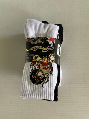 ADULT ED HARDY 5 PAIR BLACK WHITE CREW SOCKS NEW